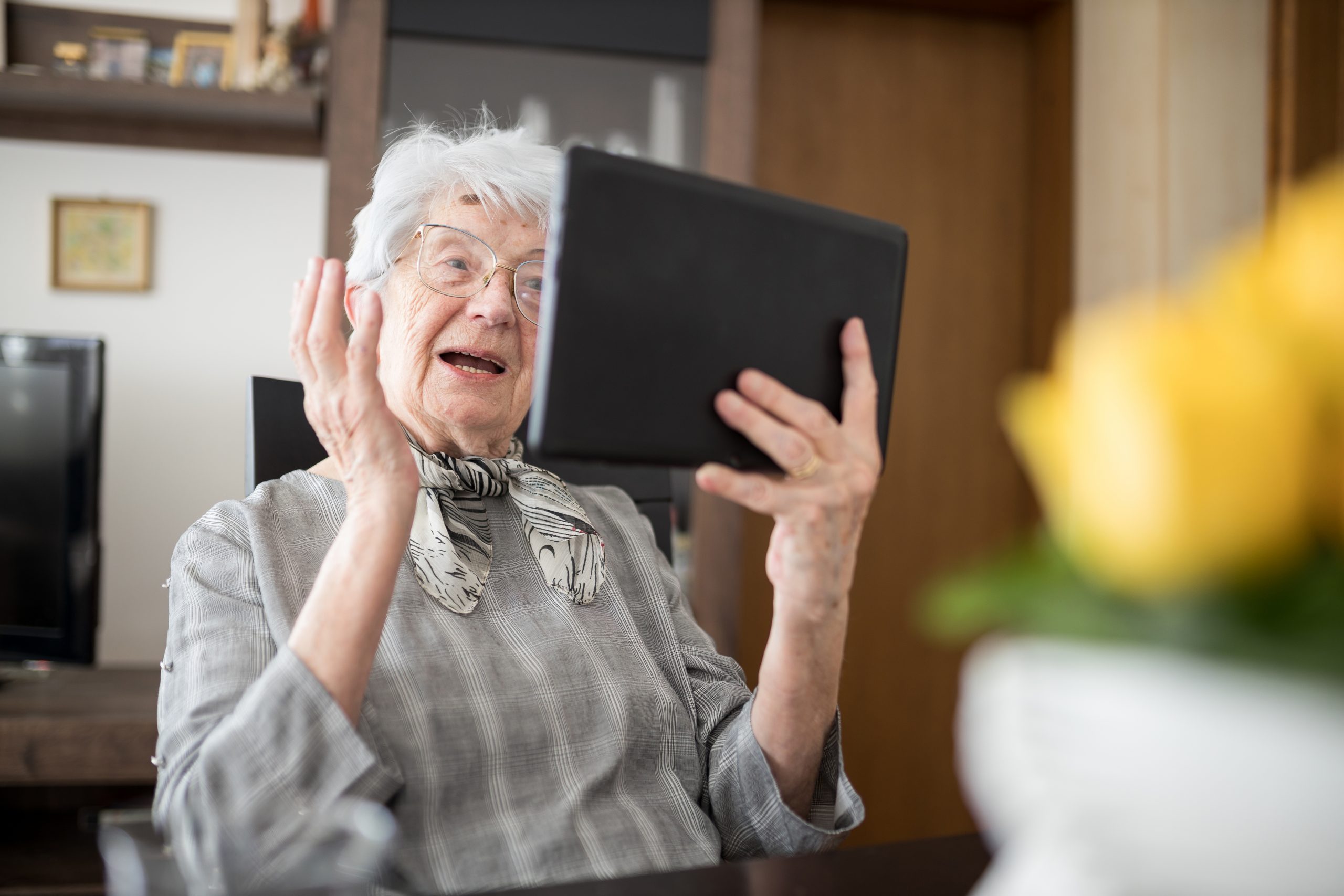 Read more about the article טיפול מקוון בדרמה תרפיה עבור אנשים זקנים בבתיהם
